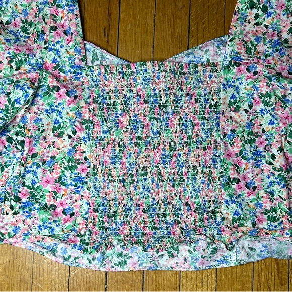 Floral Smocked Puff Sleeve crop top - Picture 5 of 11